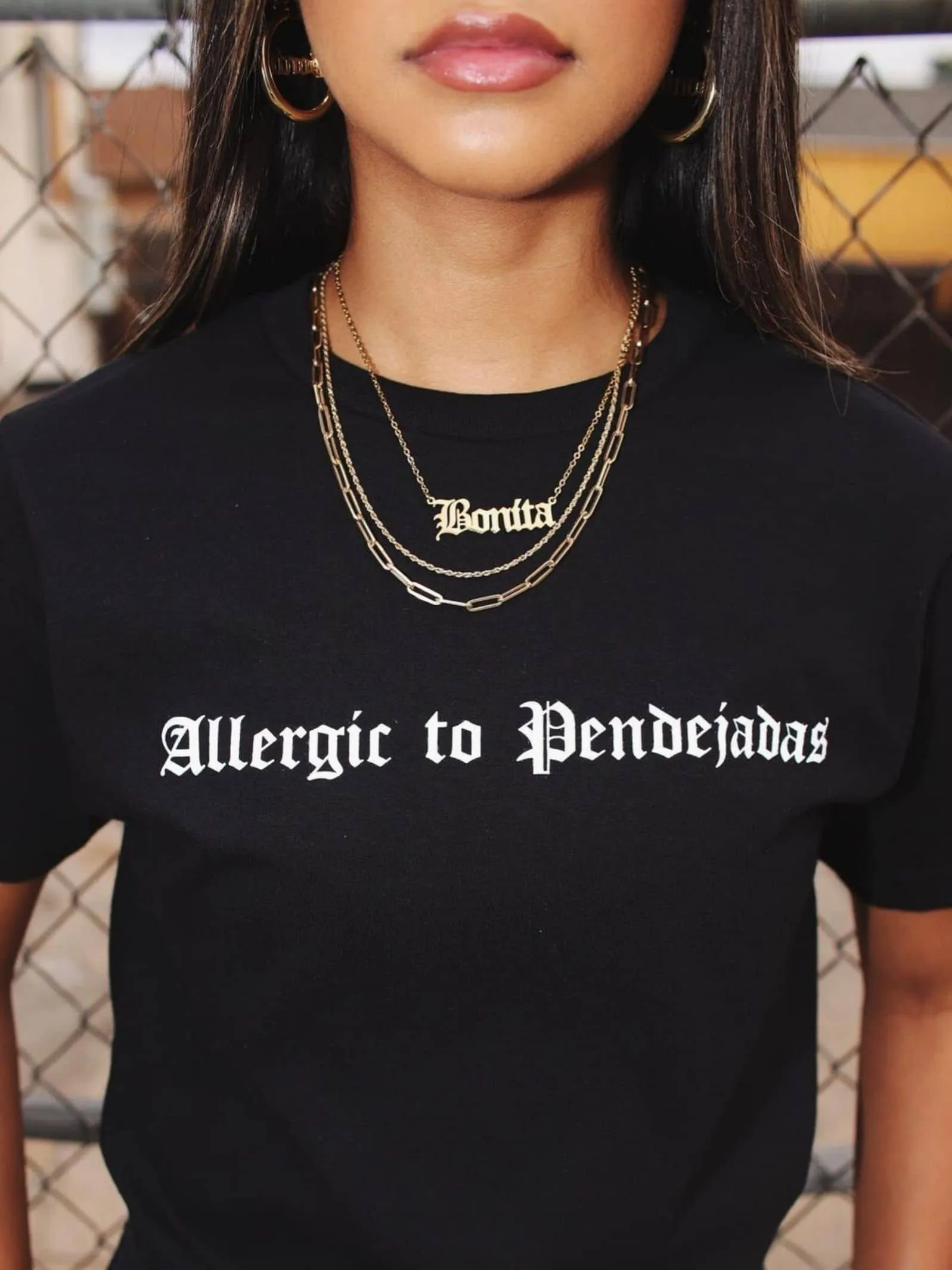 BLACK ALLERGIC TO PENDEJADAS T-SHIRT