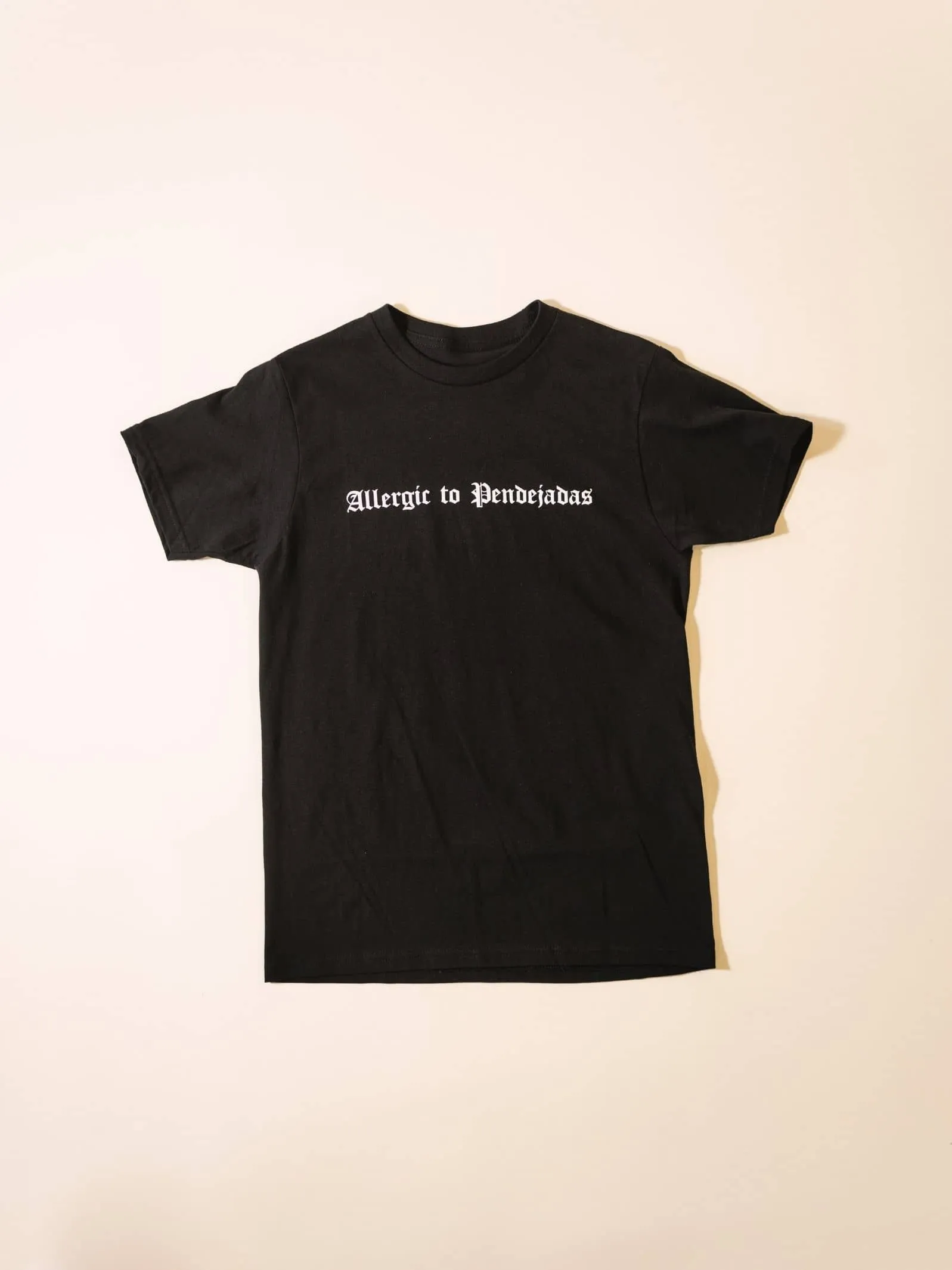 BLACK ALLERGIC TO PENDEJADAS T-SHIRT